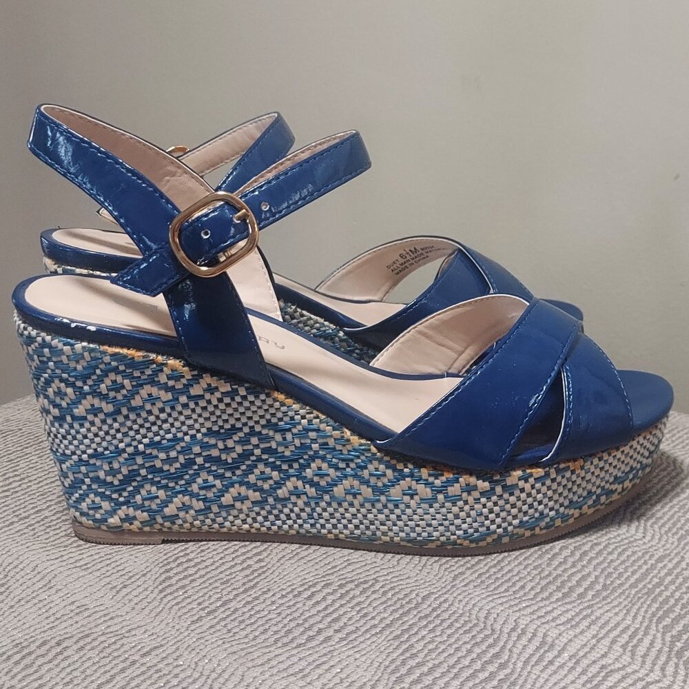 CL by Laundry Patent Leather Blue Wedge Heel with woven design Size 6.5M